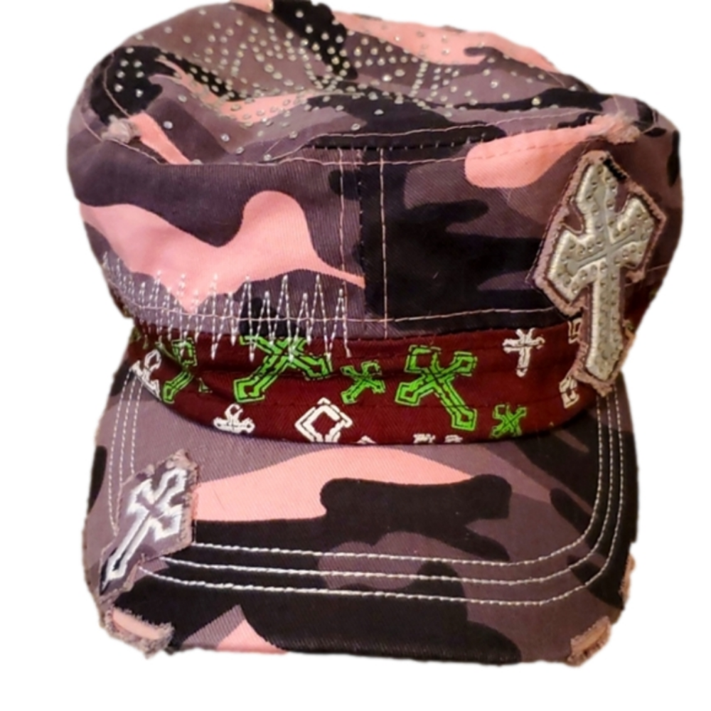 🦋 NWT CAMOUFLAGE CROSS CAP
